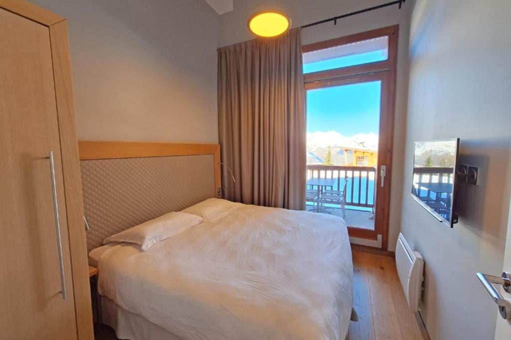 Chambre lumineuse ouvrant directement sur le balcon