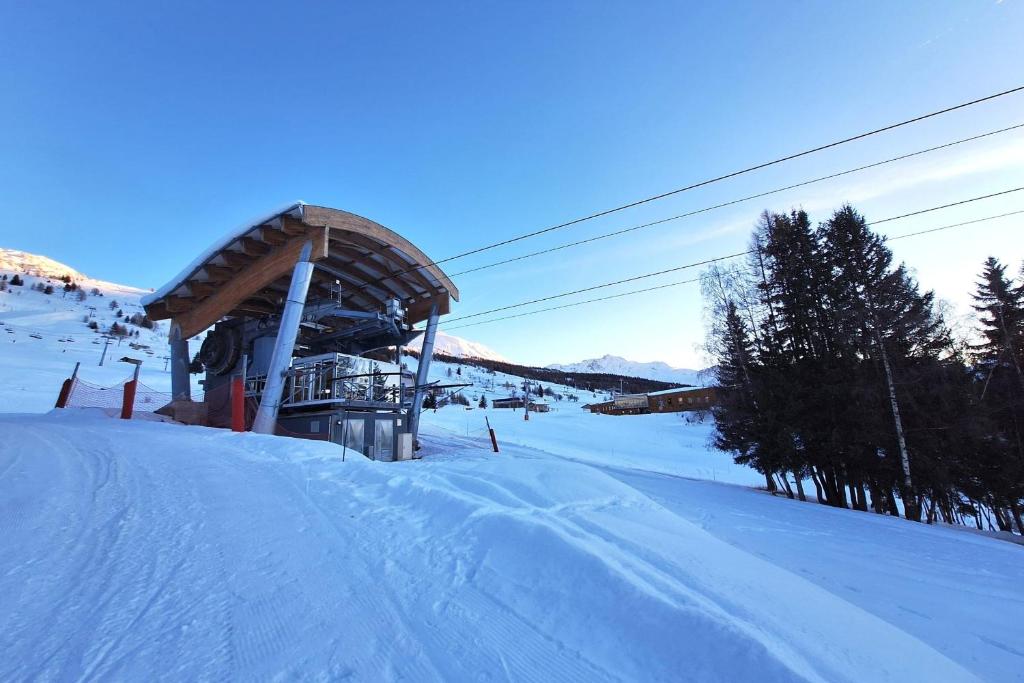 L'arrivée de la télécabine Dahu en hiver